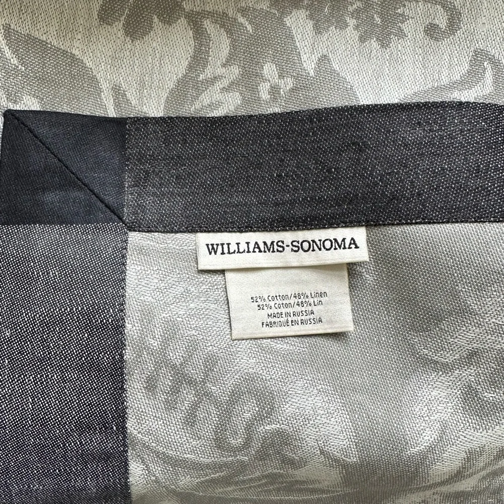 Williams Sonoma Gray and White Damask Table Runner with Black Trim